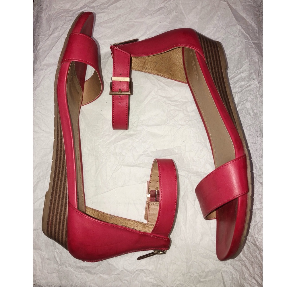 Red 1” heel sandals with zipper